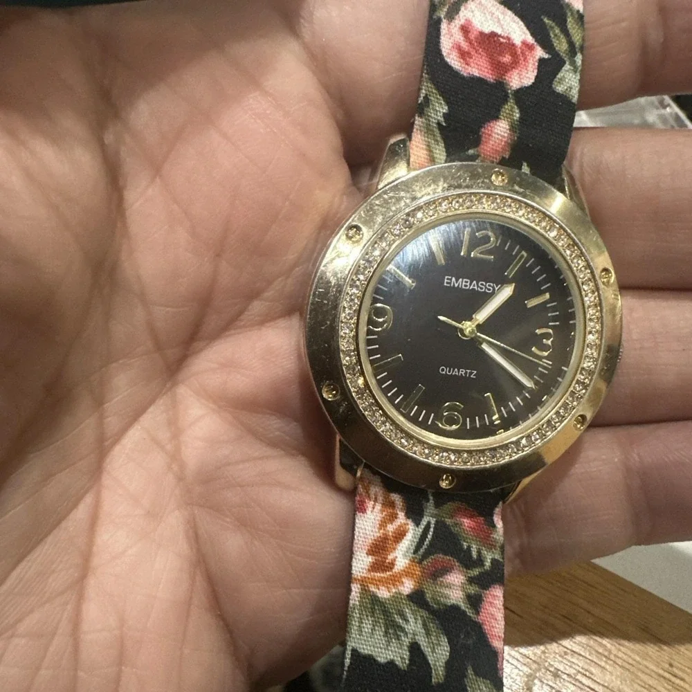 Works EMBASSY Ladies Watch Gold Crystal Tone New Battery Floral Strap 36mm Fit 7